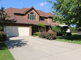 8304 Chaucer Dr, Willow Springs, IL 60480