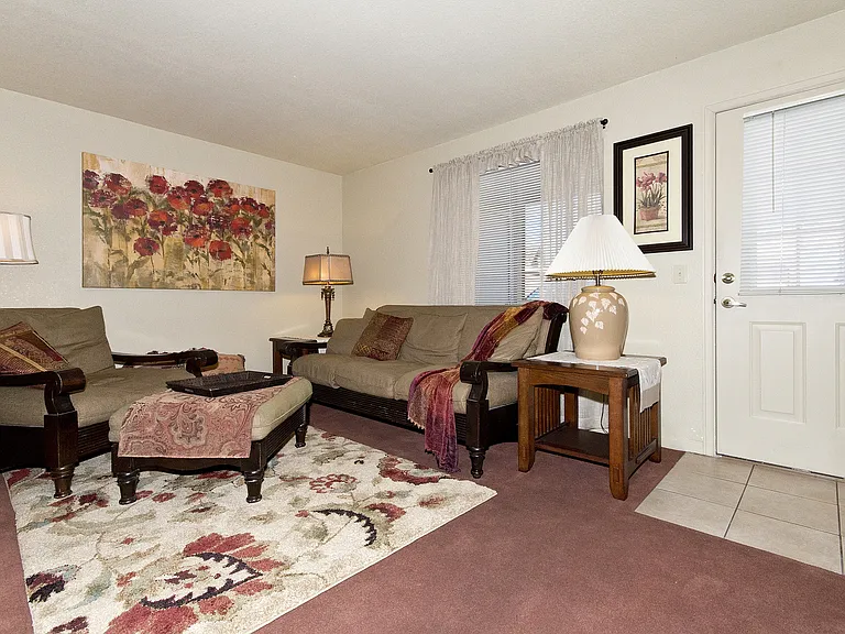 15 Private Grv #202 — Photo 4
