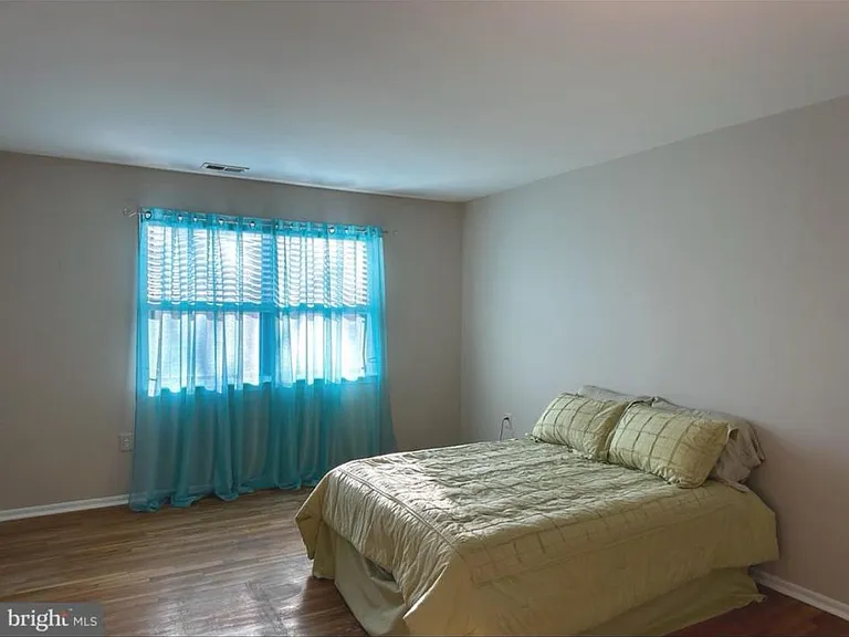 909 Silver Ct — Photo 9