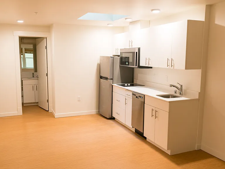 Louisa Hotel Apartments — Photo 29