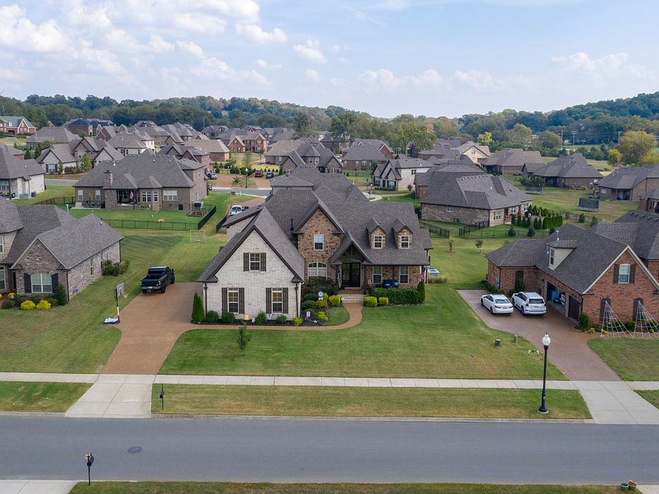 1st image of 213 Carellton Dr