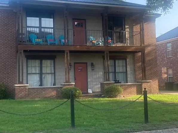 530 Meador Dr #B, Tuscaloosa, AL 35401