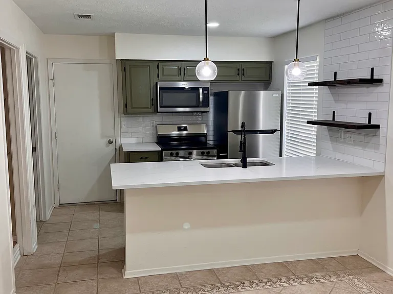 802 Voyager Dr — Photo 5