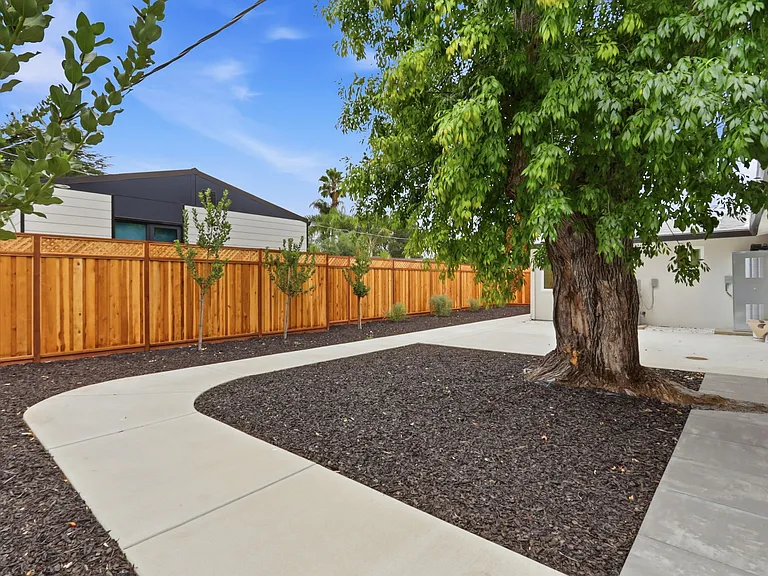 12548 Paseo Flores — Photo 40