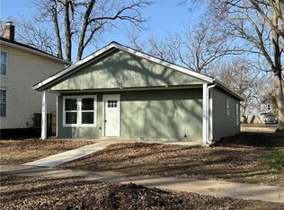 112 S Elm St, Ottawa, KS 66067