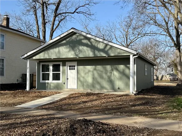 112 S Elm St, Ottawa, KS 66067