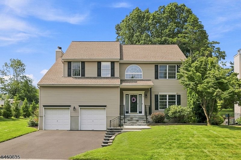 1st image of 7 Lazarus Dr