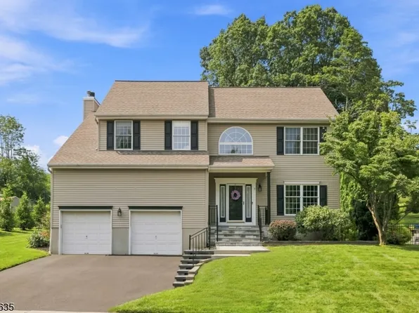 7 Lazarus Dr, Roxbury Twp., NJ 07852