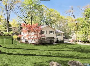 571 Whitenack Rd, River Vale, NJ 07675