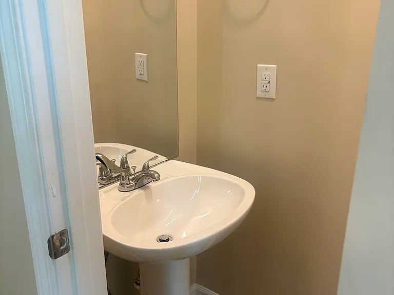 1039 N Lakeshore Dr — Photo 10