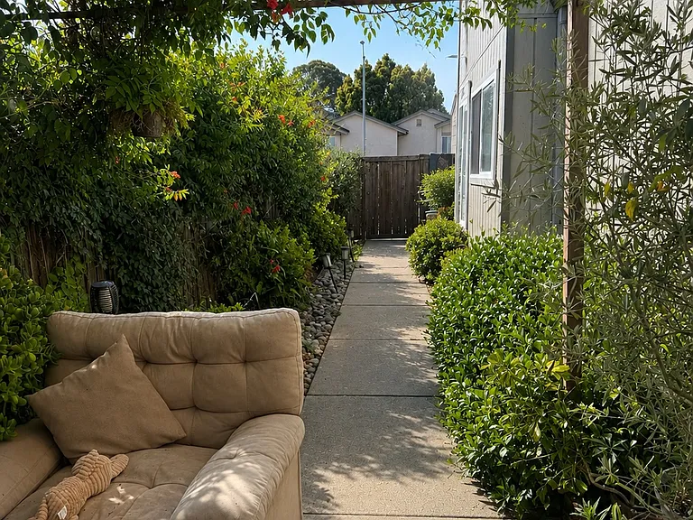 Laguna Ln — Photo 7