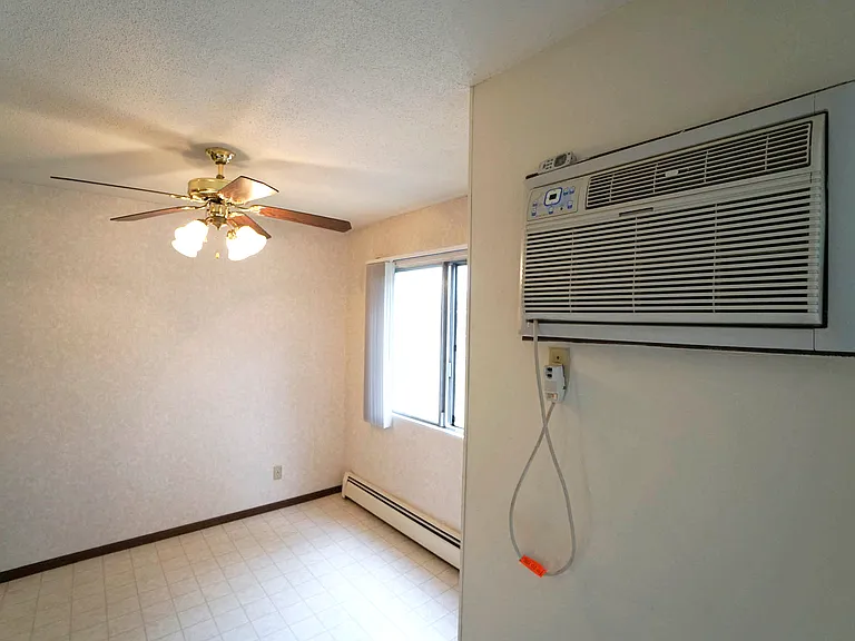 Bellows Court — Photo 15
