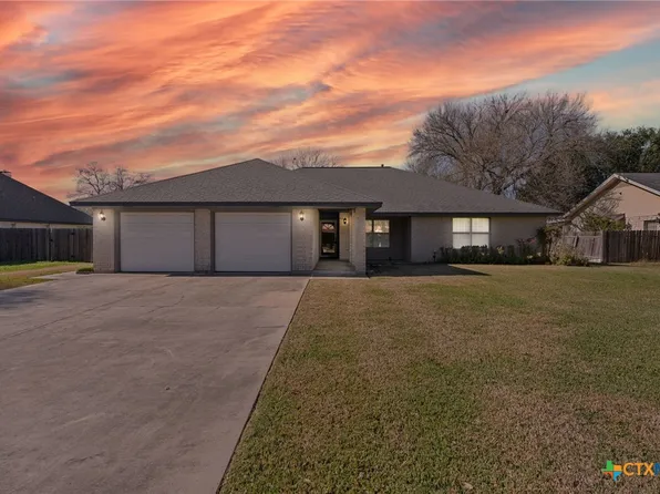 1315 Walter Ellison Dr, Lockhart, TX 78644
