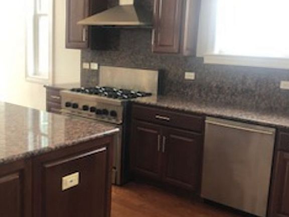 3rd image of 838 W Armitage Ave #4W