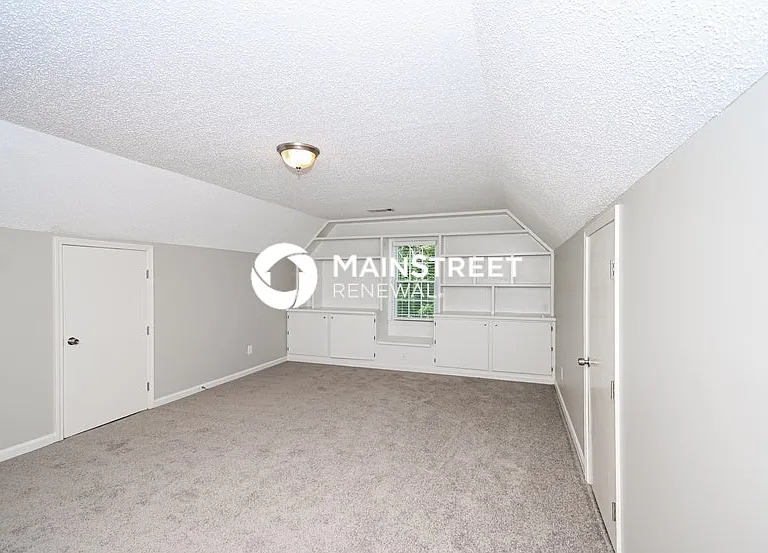 12 Stratford Dr — Photo 6