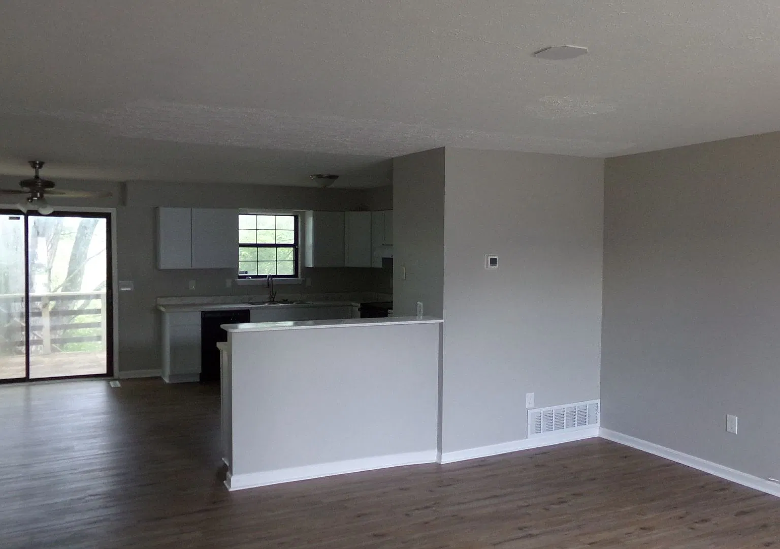 3 bedroom and 1.5 bath home in Radcliff — Photo 2