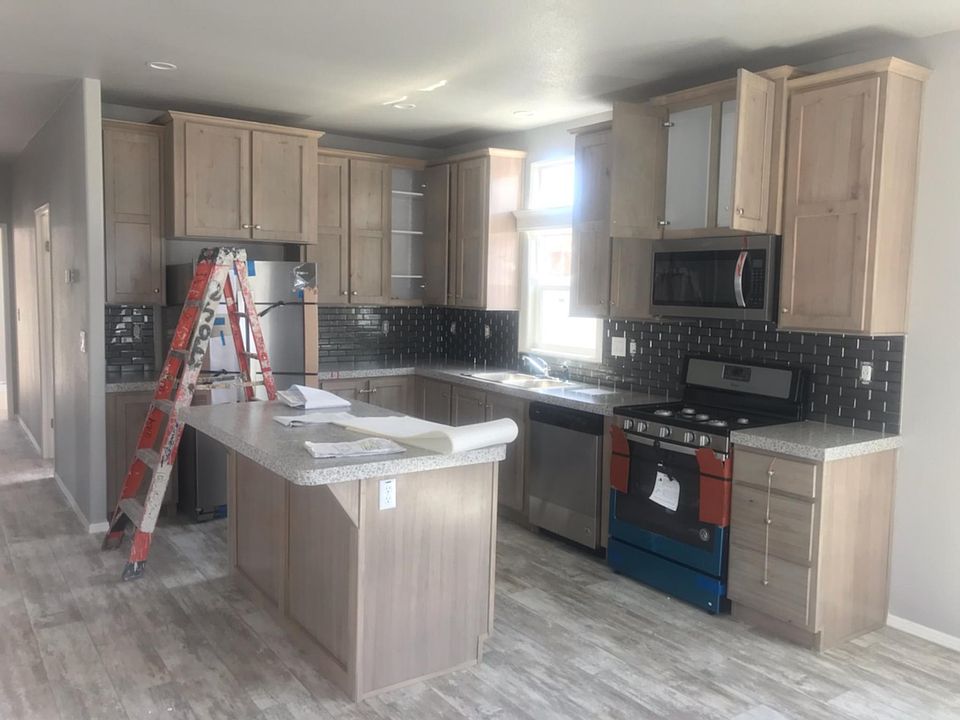 2nd image of 546 Brown Ave
