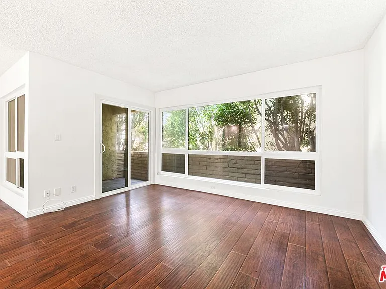 5600 Kensington Way #104 — Photo 8