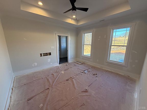 5th image of 182 Hickory Cove Ln