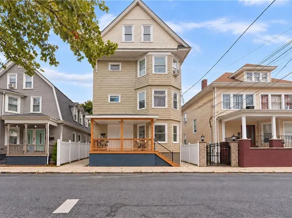 73 Farragut Ave, Cranston, RI 02905