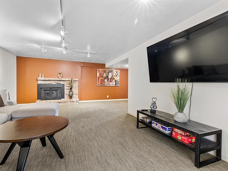 E Tompkins Dr — Photo 10