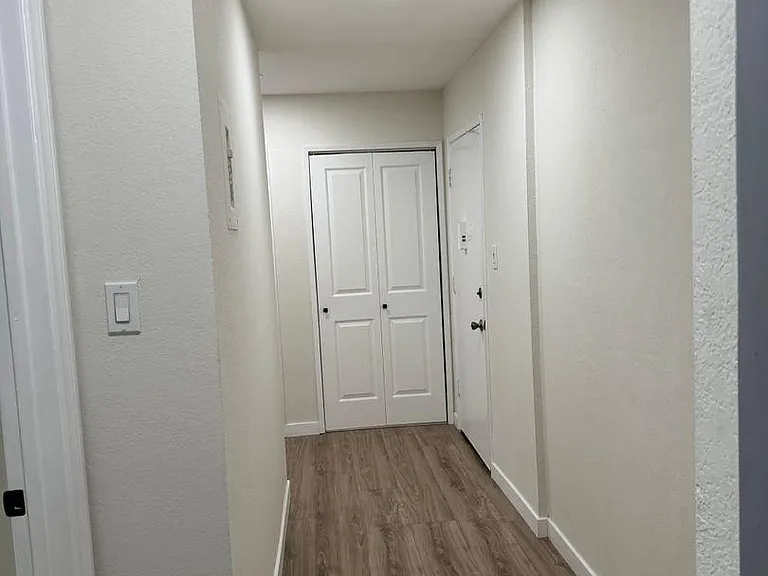 7424 Haskell Ave — Photo 12