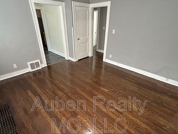 3rd image of 5430 Charlotte St