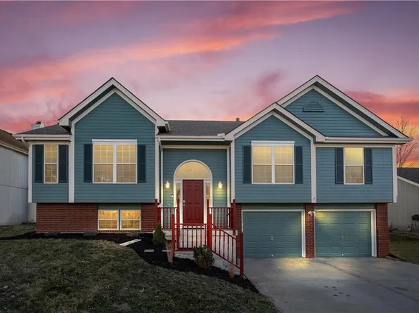 11252 N Summit St, Kansas City, MO 64155