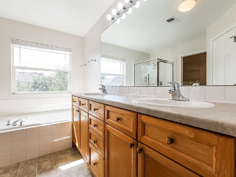4731 Lucca Dr — Photo 17