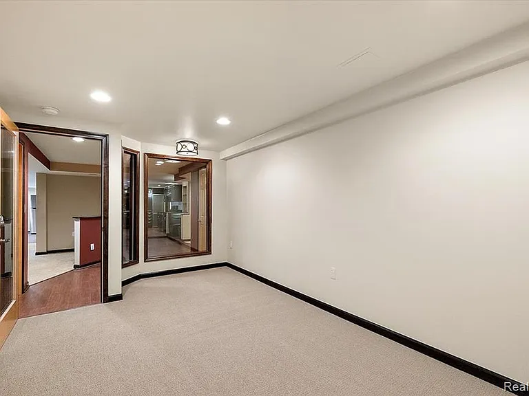 43054 Oxford Ct — Photo 12