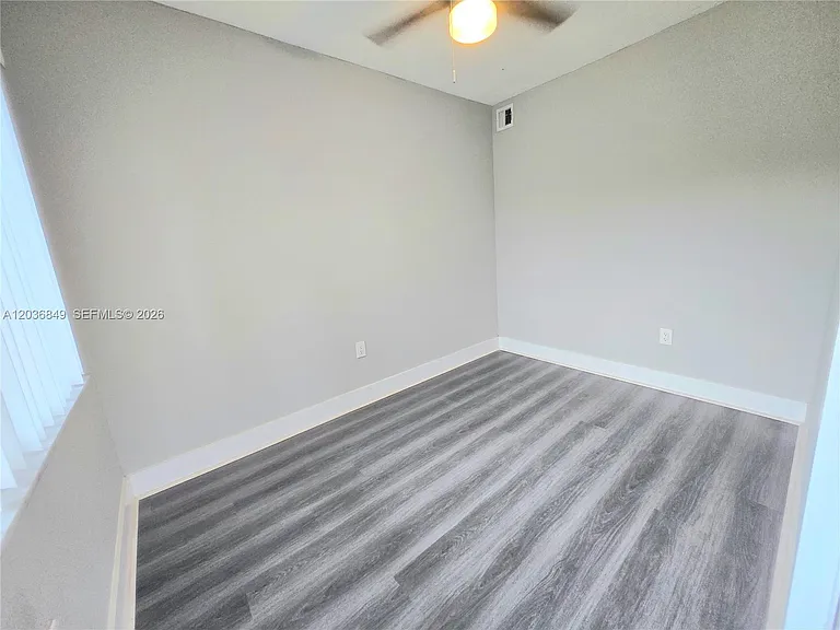 335 SW 20th St #6 — Photo 11
