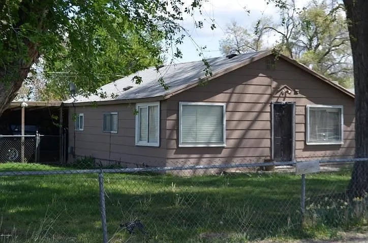 2201 S 5th Ave photo 1