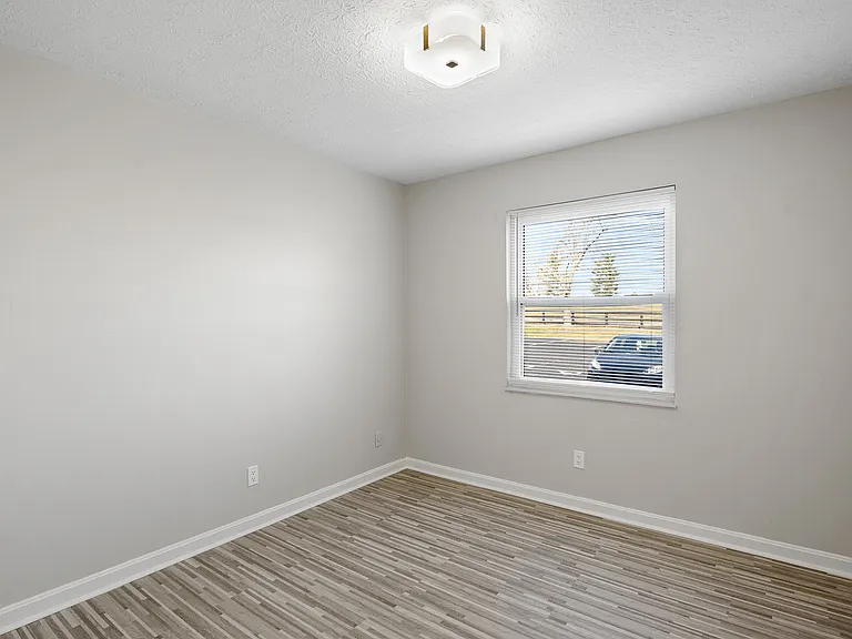 Green Valley Apartments — Photo 9