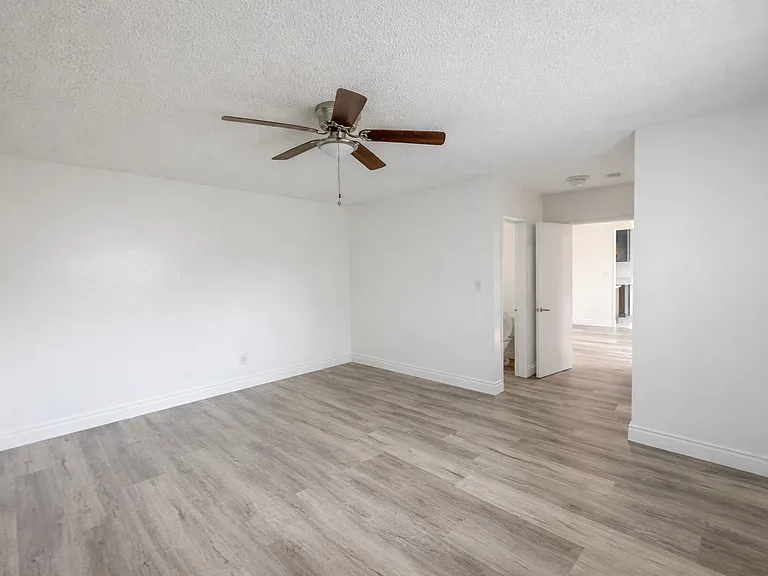 1174 Del Valle Ave #1172 — Photo 8