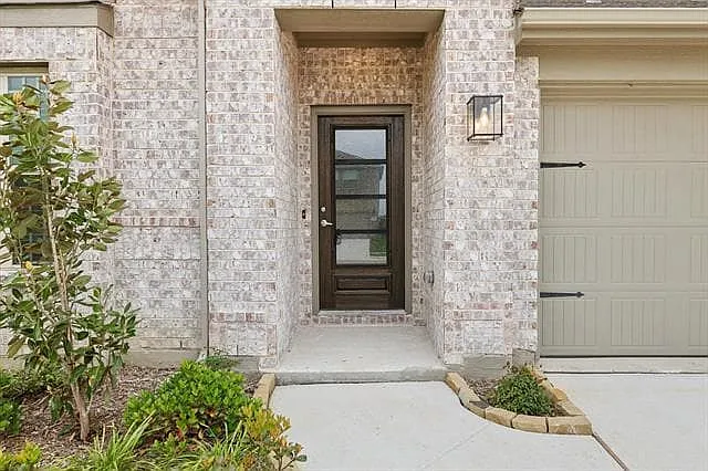 1271 Mill Pl — Photo 2