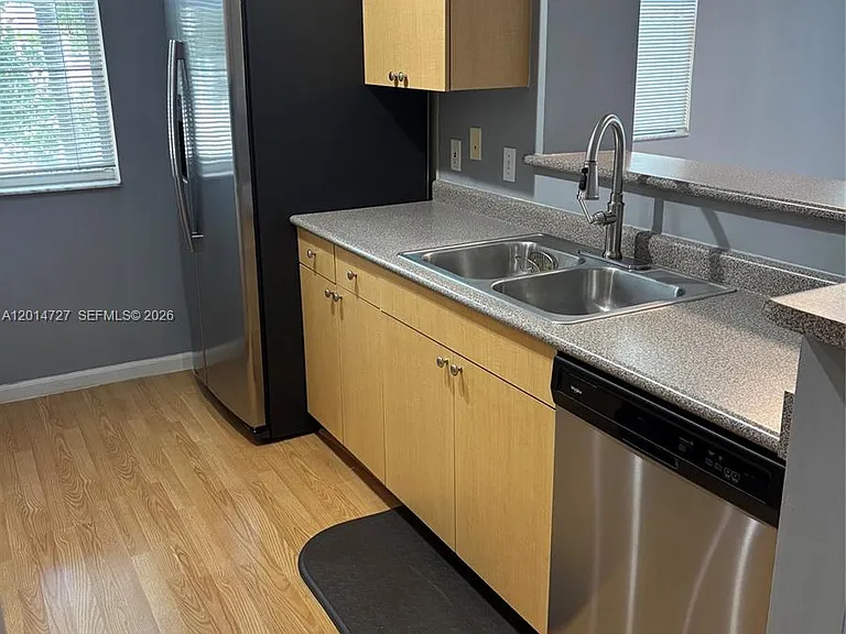 1900 Van Buren St #214B — Photo 7