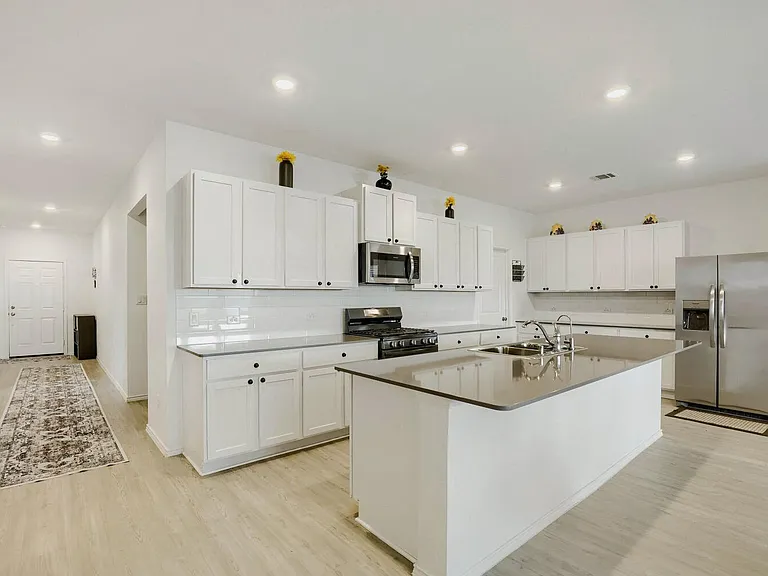 1337 Aquilla Dr — Photo 4