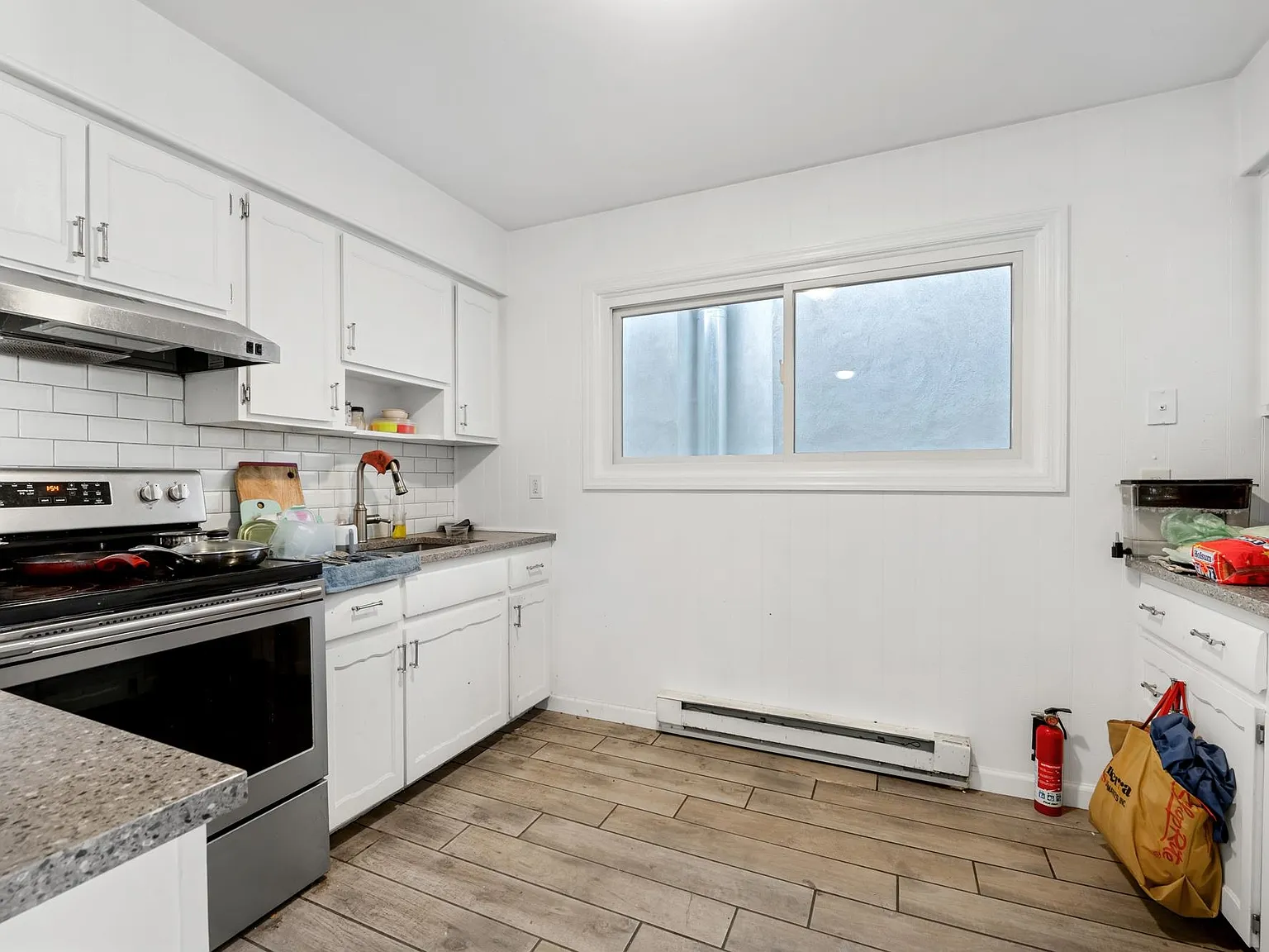 3 bed, 1.0 bath, $2,800 — Photo 2