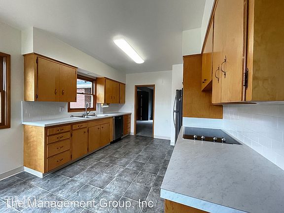 4th image of 4611 NW Washington St