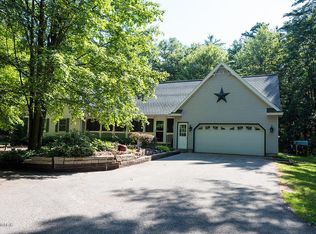 15425 Wisteria Ln, Spring Lake, MI 49456