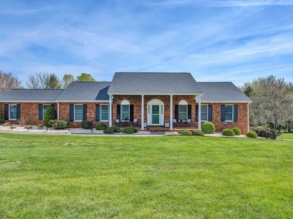 209 Big Maple Dr, Forest, VA 24551