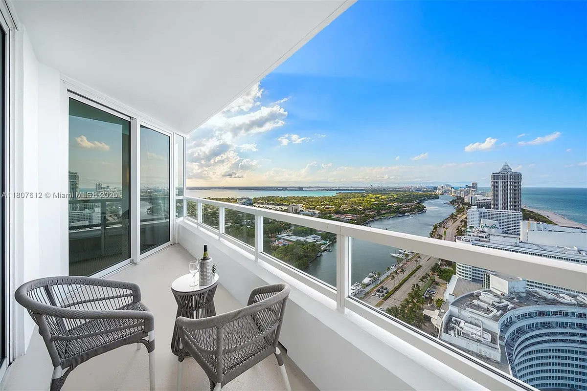 Building Photo - 4401 Collins Ave #3505