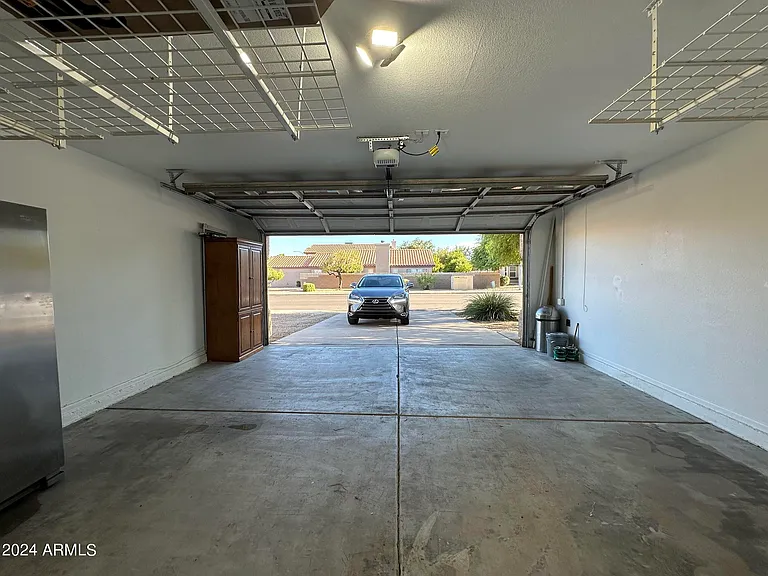 4634 E Grovers Ave — Photo 34