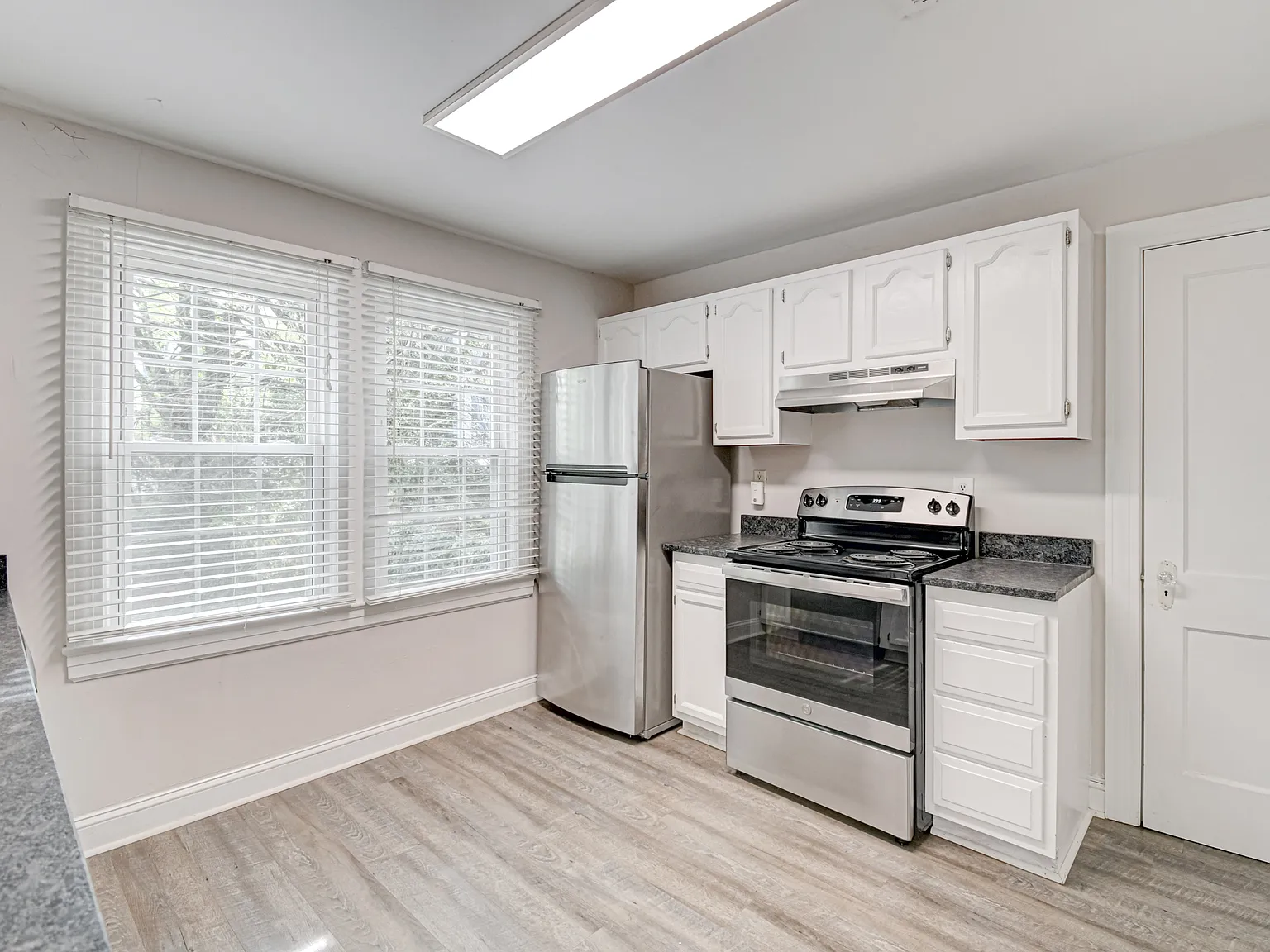 1 bed, 883 sqft, $1,250 — Photo 3