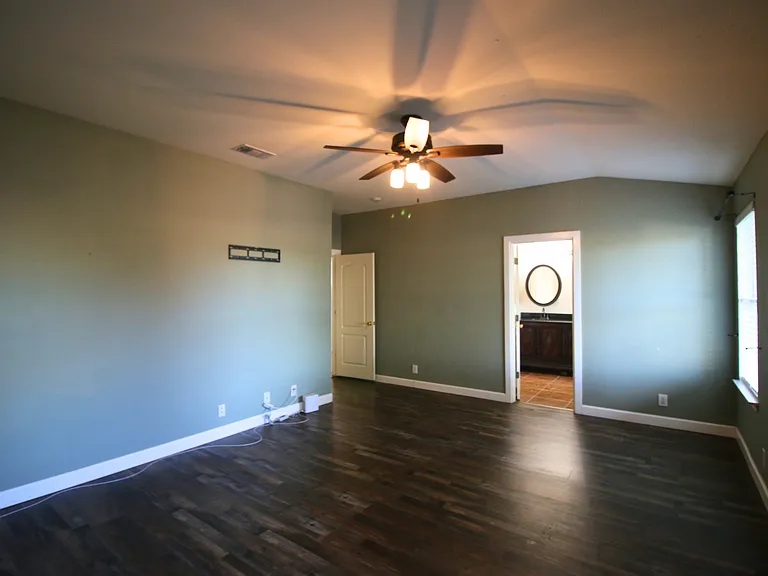1004 Cougar Country — Photo 17