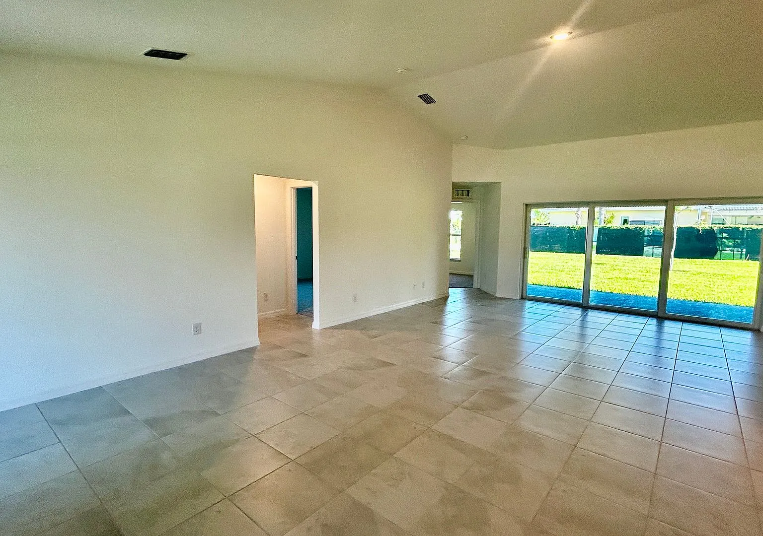 Spacious 4-Bedroom Cape Coral Home | Lawn care included — Photo 2
