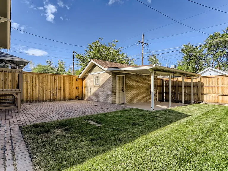 860 Adams St — Photo 26