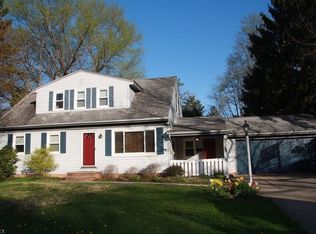 6981 Elmwood Dr, Solon, OH 44139