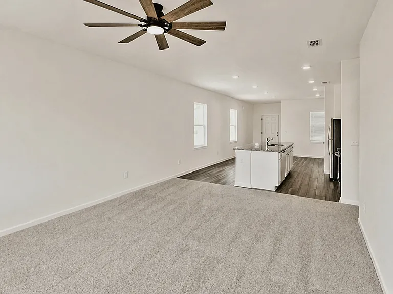 423 Castillo Dr — Photo 9