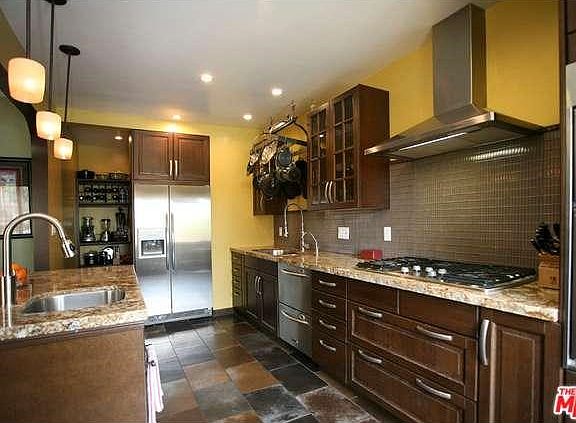 4th image of 1637 S Bedford St